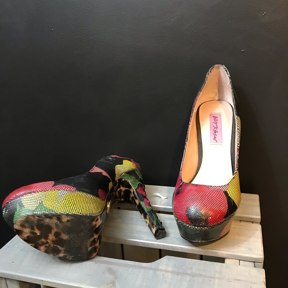 Patterned Heels - Picture 2 of 2